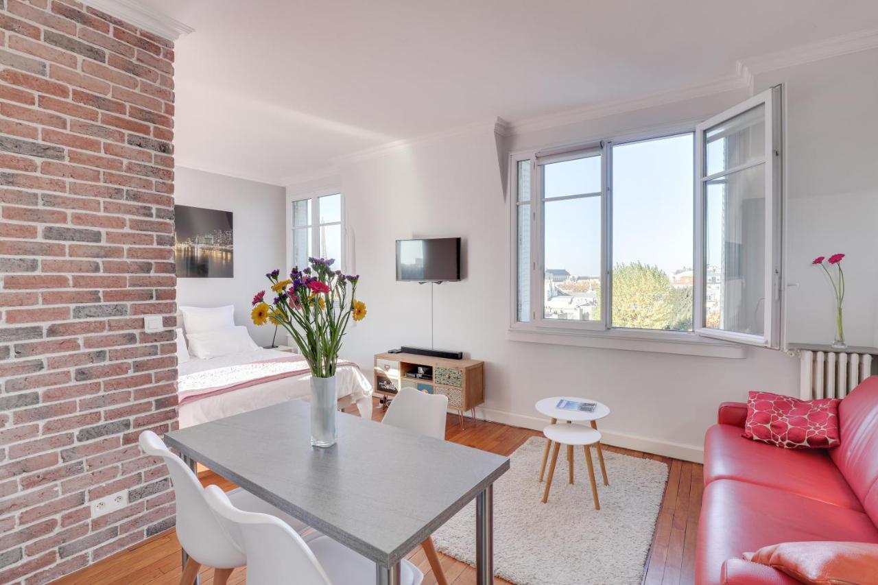 Eiffel Tower View + Terrace Saint Germain Des Pres Apartment Paris